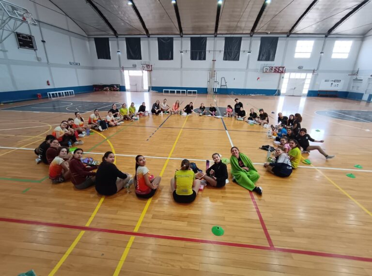 actividades deportivas en un polideportivo