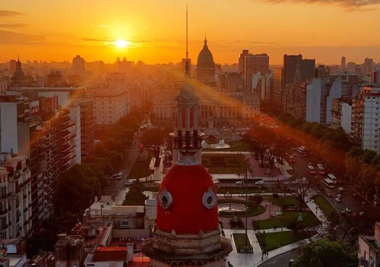 Cuántas horas de luz hay en Buenos Aires durante el año