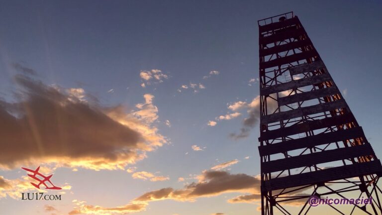 Dónde encontrar el barco Folias en Puerto Madryn y qué ofrece 30 barco folias en puerto madryn al atardecer
