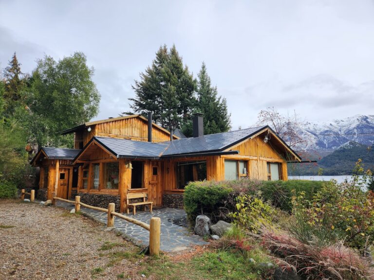 Dónde encontrar cabañas a orillas del lago Gutiérrez para alquilar