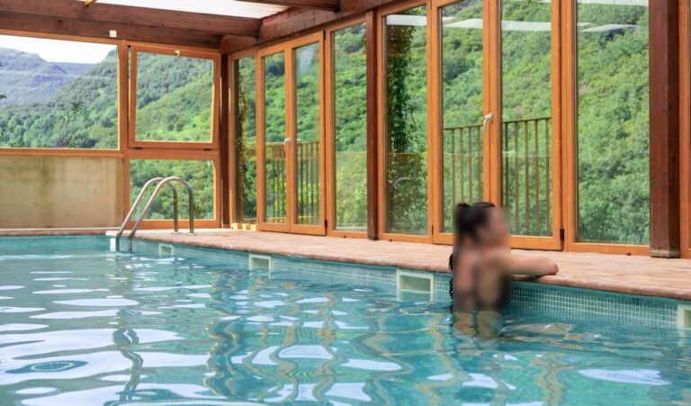 Dónde encontrar cabañas con piscina climatizada para tus vacaciones