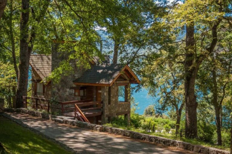 cabanas junto al lago en san martin