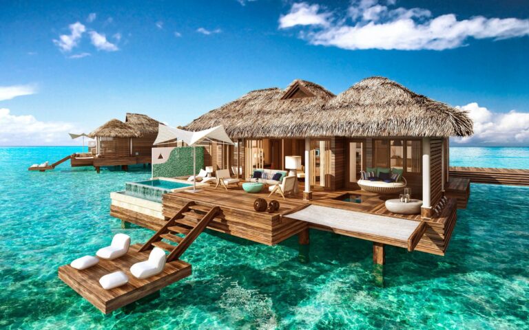 cabanas sobre el agua en un rio