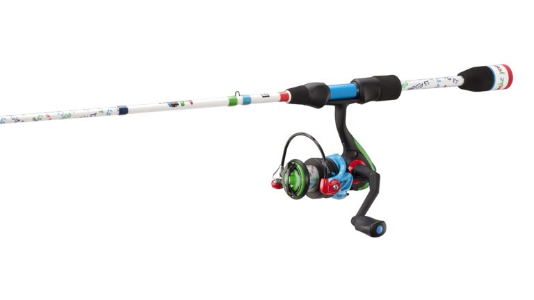 cana de pescar con reel rotativo en accion