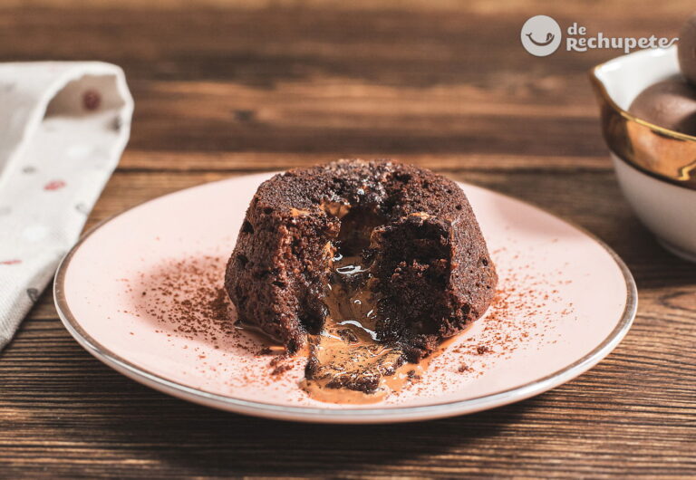 chocolate derretido con ingredientes frescos