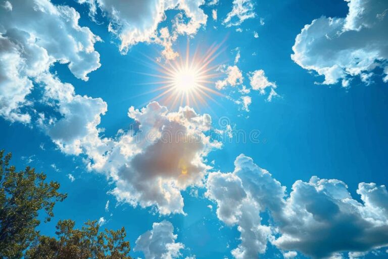 cielo despejado con nubes y sol brillante