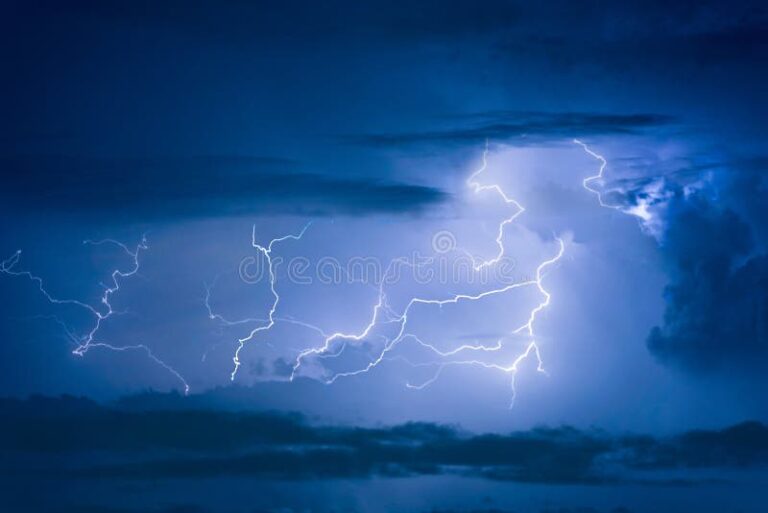 Qué alertas a corto plazo emite el Servicio Meteorológico Nacional 23 cielo nublado con rayos y relampagos