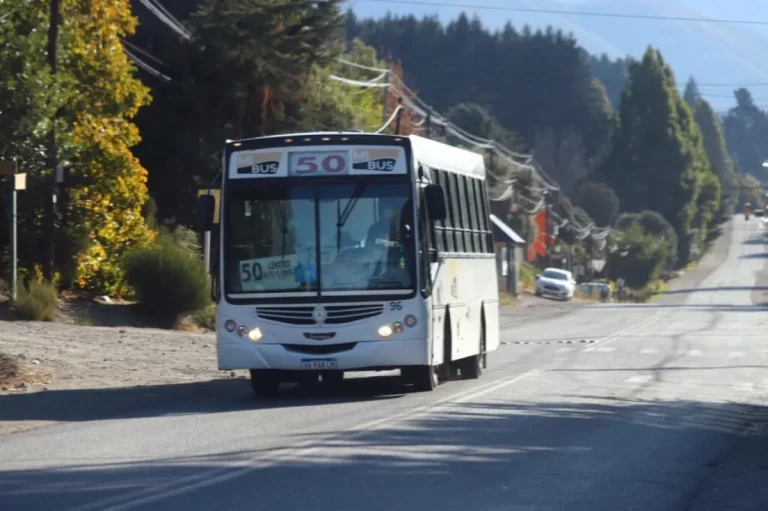 Cómo puedo tomar el colectivo de Las Grutas a San Antonio Oeste 2 colectivo viajando por la carretera patagonica