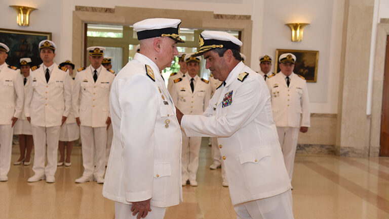comodoro de la armada argentina en accion