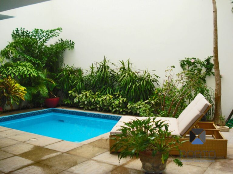 construccion de pileta en jardin argentino