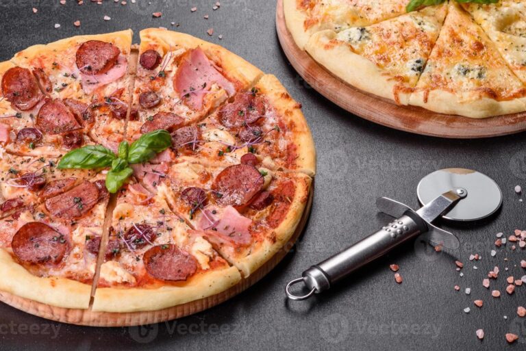 deliciosas pizzas recien horneadas