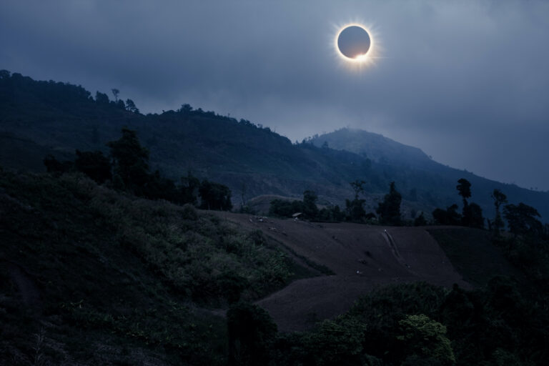 Cuándo se produce un eclipse solar y cómo se forma este fenómeno