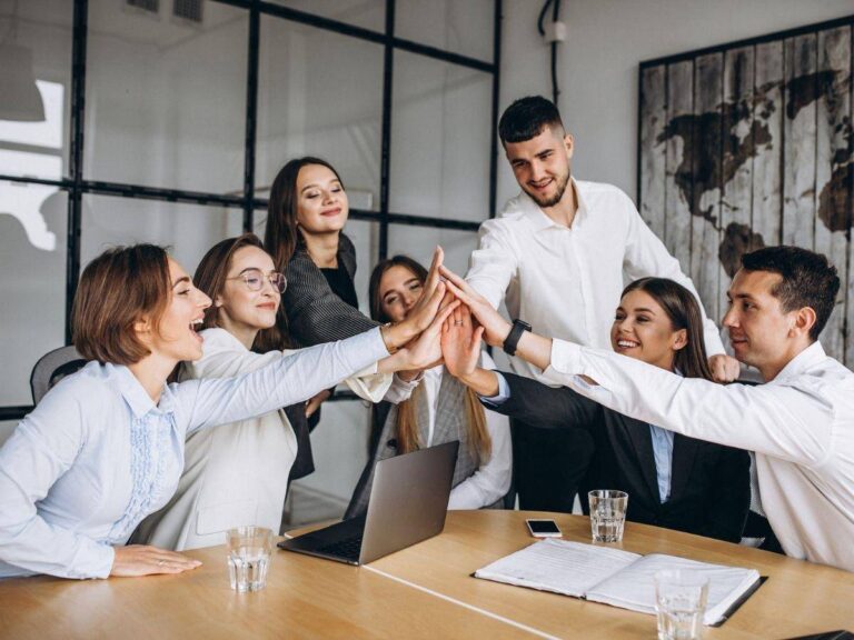 Qué servicios ofrece el área de RRHH del Banco Santander Río 10 equipo de profesionales en recursos humanos