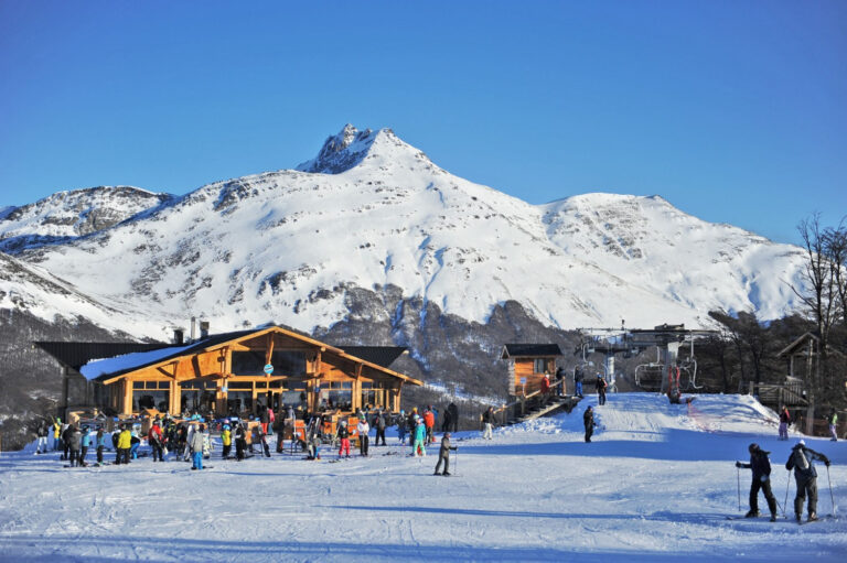 Qué actividades puedo disfrutar en Cerro Castor durante mi visita 1 esqui en la nieve en cerro castor