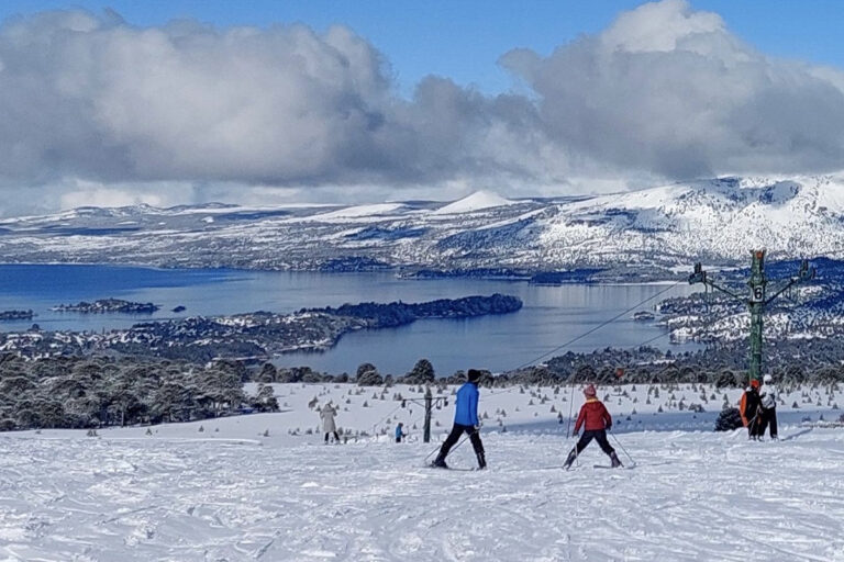 esquis y paisajes nevados en villa pehuenia