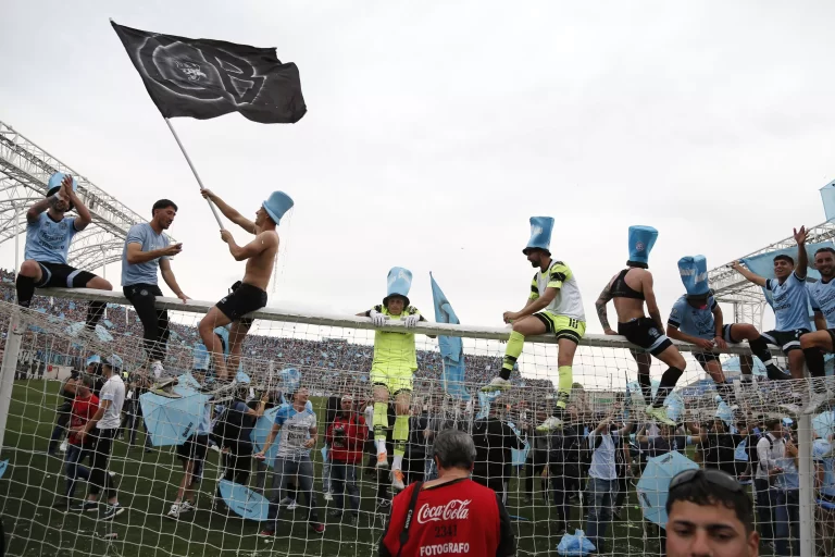 estadio sport club belgrano lleno de aficionados