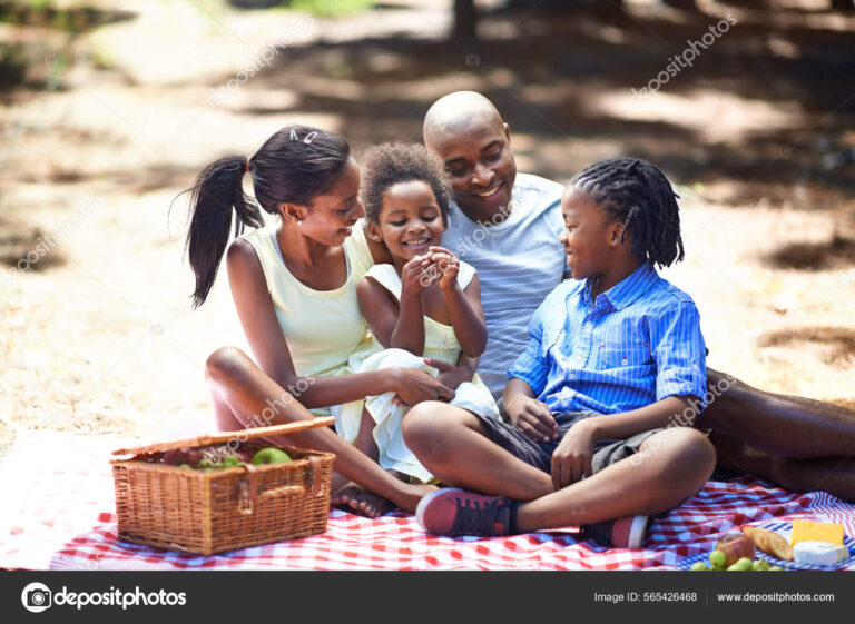 Qué planes divertidos puedo hacer el fin de semana que viene 10 familia disfrutando de un picnic al aire libre