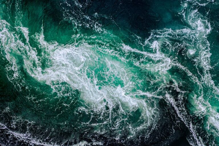 Qué nombre recibe el cambio periódico del nivel del mar