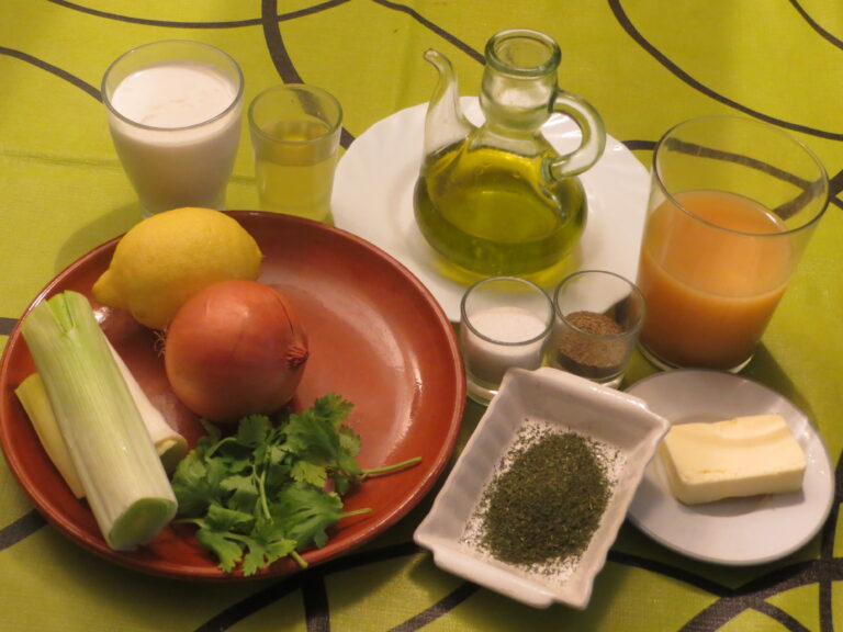 ingredientes frescos para salsa de puerro
