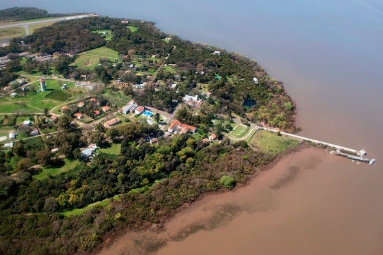 isla martin garcia con naturaleza exuberante