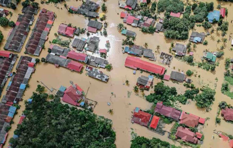 Qué significa una alerta roja por lluvias y cómo afecta a mi zona 30 lluvias intensas y paisaje urbano afectado