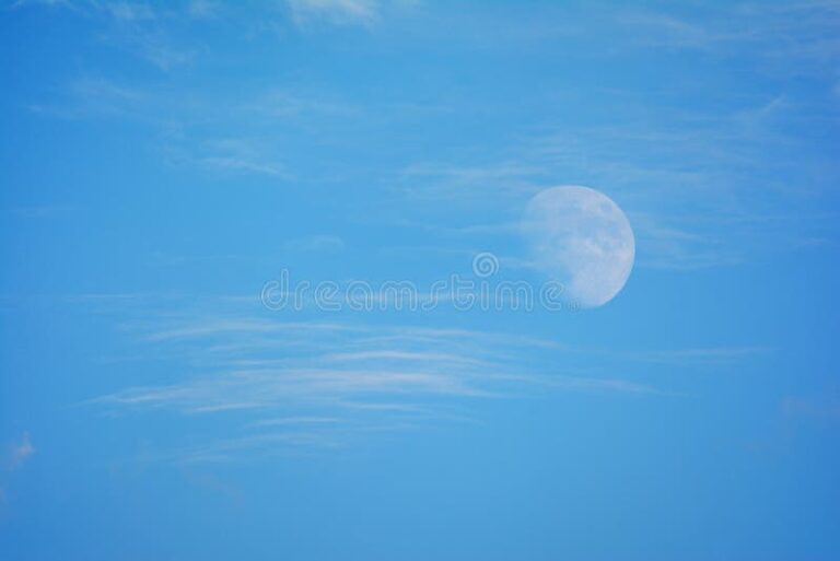 Por qué se puede ver la Luna durante el día Explicación científica