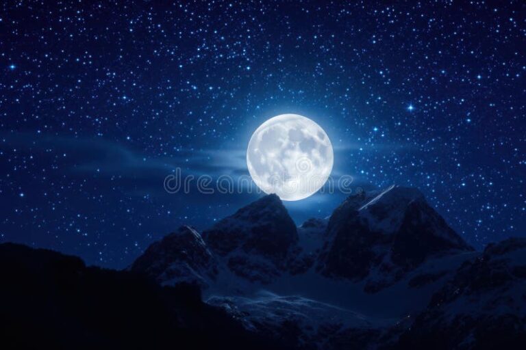 Cómo saber cómo estaba la luna en el momento de mi nacimiento 13 luna llena iluminando un cielo estrellado