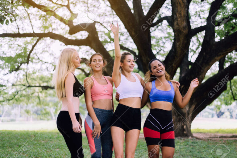 Qué son las remeras cortas tipo top y cómo combinarlas 3 Qué son las remeras cortas tipo top y cómo combinarlas