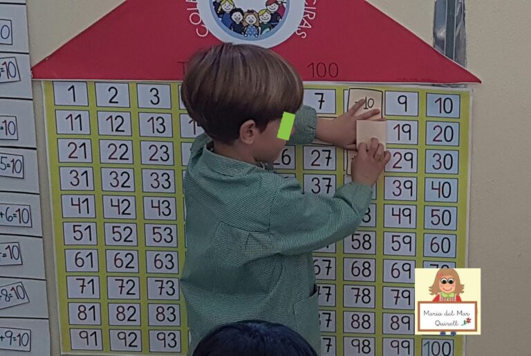 ninos jugando con numeros y tablas