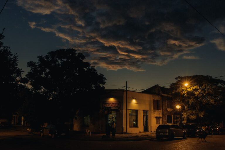 paisaje de city bell con cielo nublado