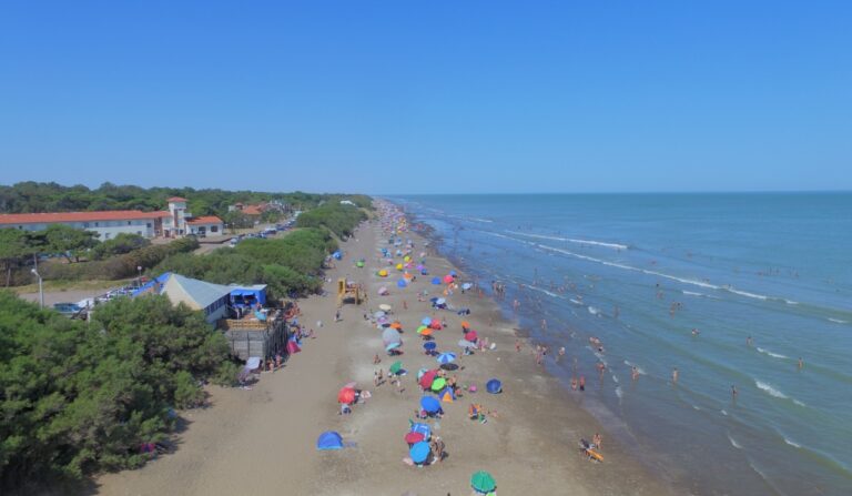 Dónde se encuentra el camping Don Horacio en Pehuen Co 26 paisaje de costa en pehuen co
