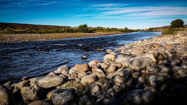 Qué clima se espera en Río Mayo, Chubut, en esta temporada 6 paisaje de rio mayo en verano