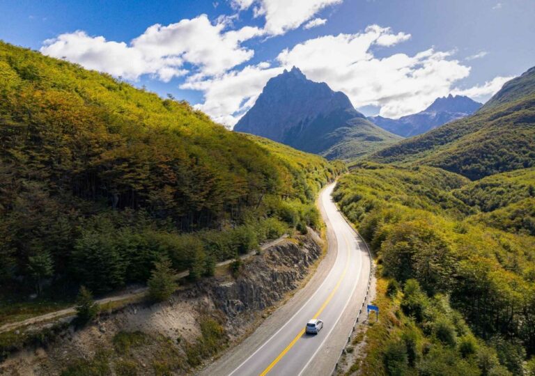 Cómo viajar en bus de El Chaltén a Los Antiguos 13 paisaje de ruta en patagonia argentina