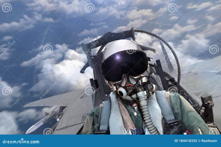 Cómo robar un jet militar en GTA V fácilmente 8 piloto de jet militar volando en el cielo