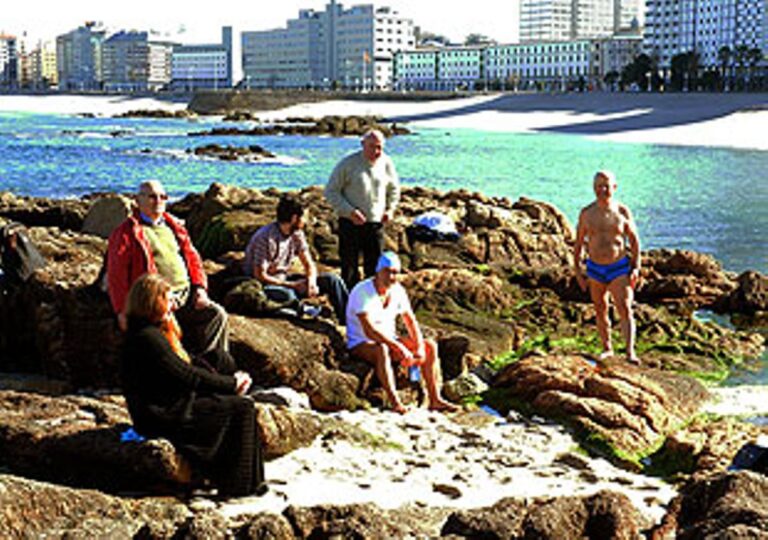 Qué actividades y servicios ofrece la Playa de Riazor en A Coruña
