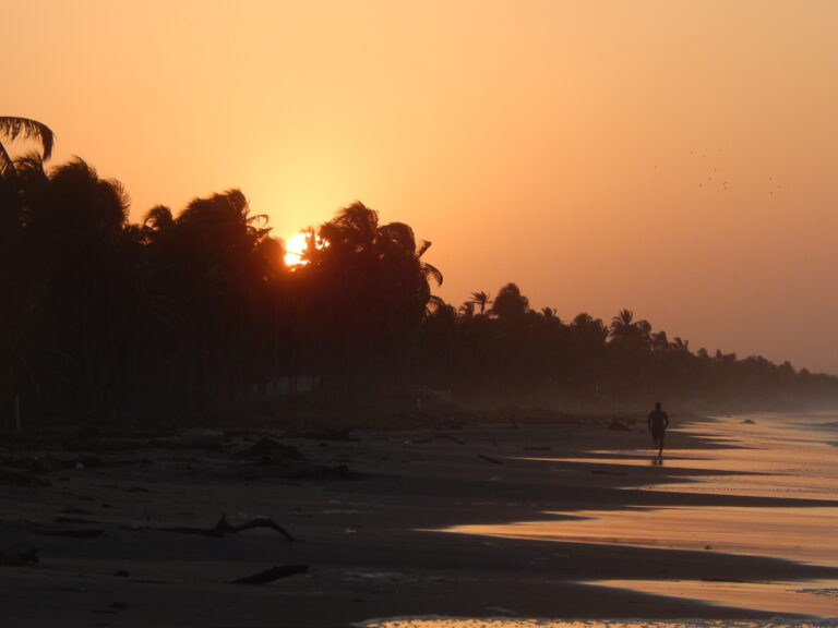 Cómo es la playa de San Bernardo en Argentina y qué actividades ofrece