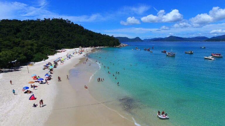 playa paradisiaca en florianopolis brasil