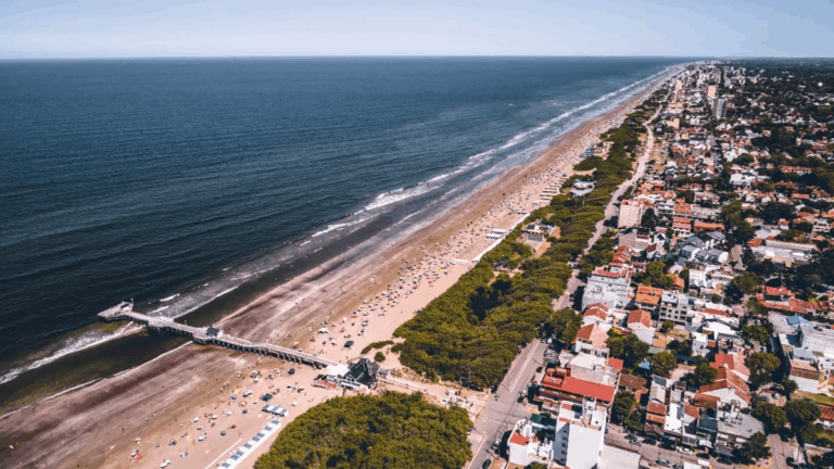 playa tranquila en san clemente del tuyu