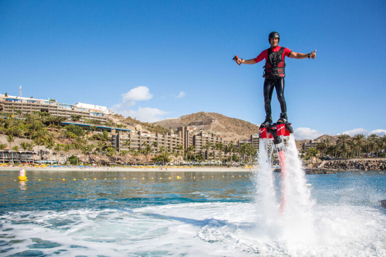 playa y actividades acuaticas en la mar grande