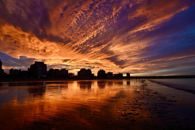 playas de puerto madryn al atardecer