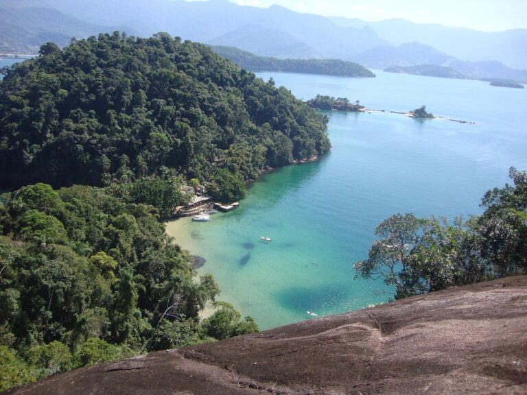 Qué atractivos turísticos ofrece Angra dos Reis en Río de Janeiro, Brasil