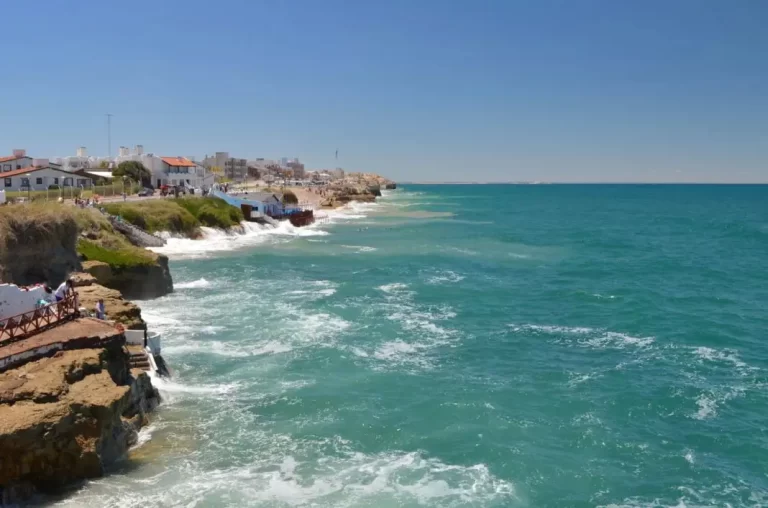 pueblo costero de las grutas rio negro