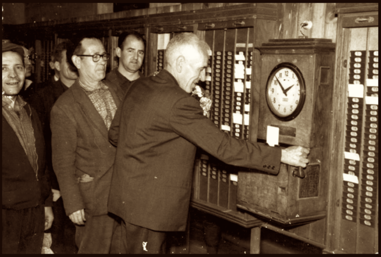 reloj antiguo marcando la hora precisa