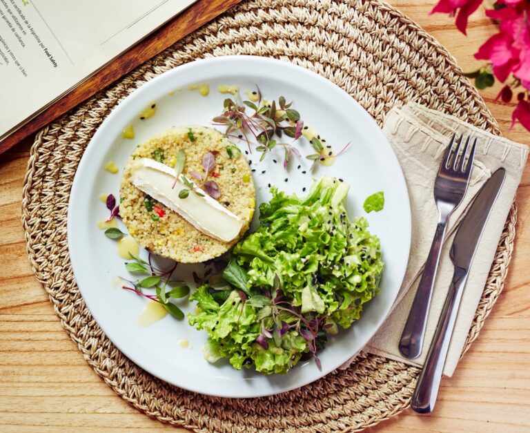 restaurante verde con comida saludable en belgrano