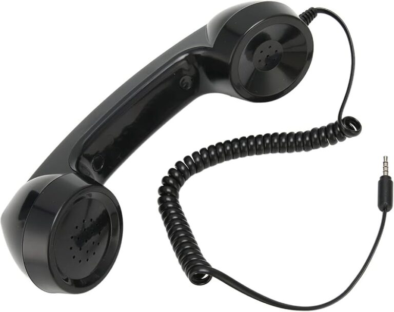 telefono antiguo y computadora con auriculares