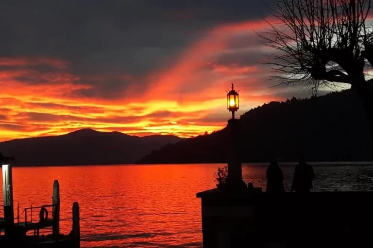 Qué significa "puerto bajo las sombras" en la literatura y el arte 3 Qué significa «puerto bajo las sombras» en la literatura y el arte