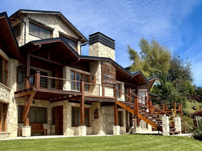 vista exterior de bahia paraiso luxury suites
