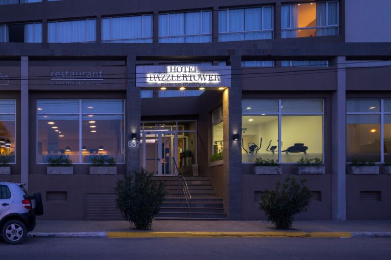 Qué servicios ofrece el hotel Dazzler by Wyndham en Puerto Madryn 9 vista exterior del hotel dazzler puerto madryn