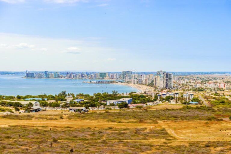 vista panoramica de playa las salinas