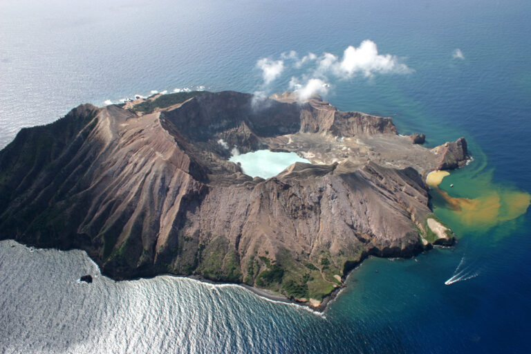 vista panoramica de white island volcan